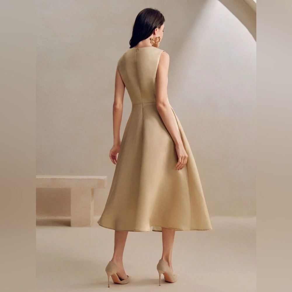 Elegant Floral Beige Dress - Picture 2 of 6
